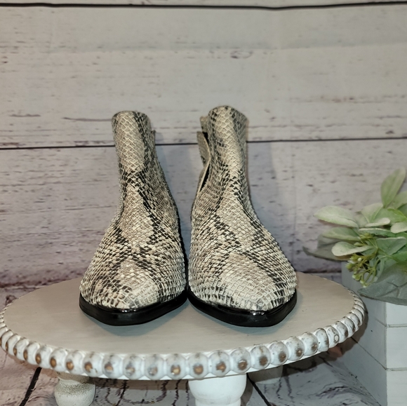 Marc Fisher MLYALE Women's Cream & Gray Snakeskin Leather Ankle Bootie Size 7.5M - Picture 5 of 12